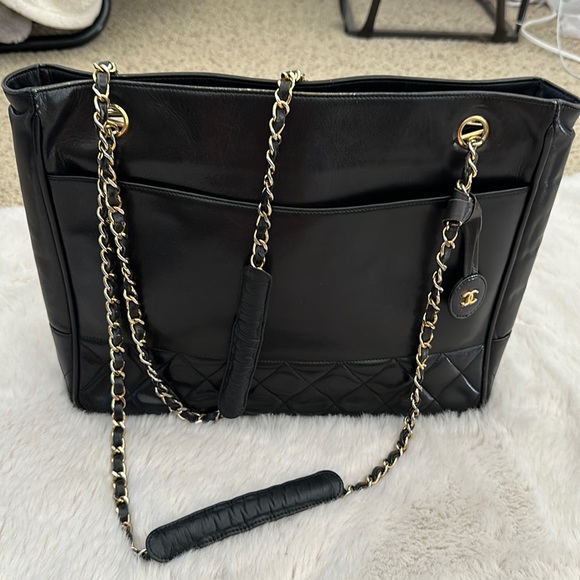 AUTHENTIC CHANEL BLACK VINTAGE BAG WITH BOX - Picture 1 of 17
